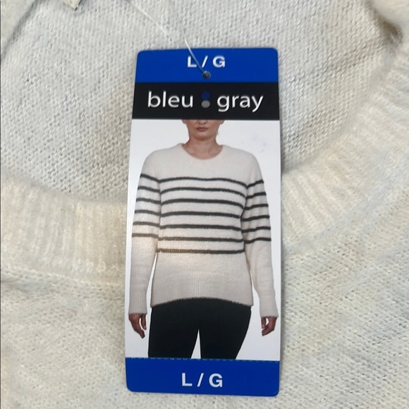 NWT Bleu Gray Soft Fuzzy White and Black Striped Crew Neck Sweater sz L - Picture 2 of 8
